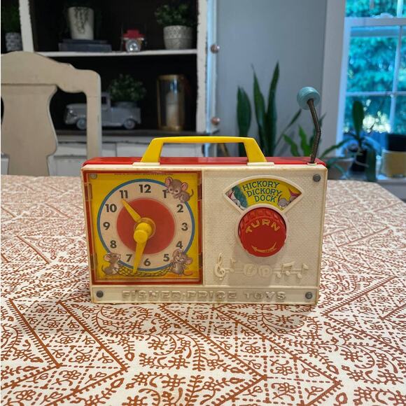 Vintage 1971 Fisher Price Music Box Clock Radio Plays Hickory Dickory Dock Mouse - Picture 1 of 4